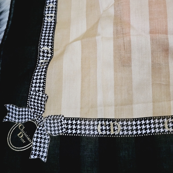 ❣️Christian Dior Hanky❣️ - Picture 8 of 12